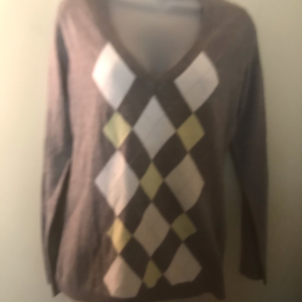 NY & Company Sweater Grey w/argyle white pattern, Size: Small